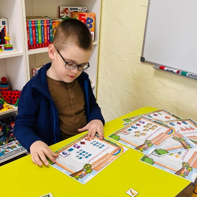 Діти на заняттях у Brainy Kids